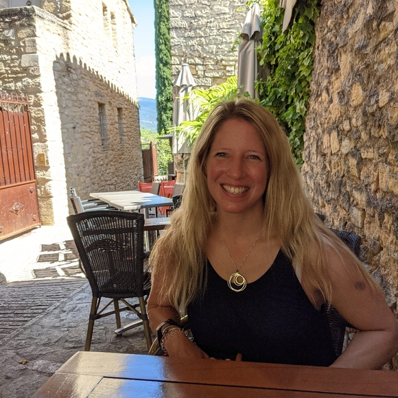 Meet your Posher, Ellen - Picture 2 of 2